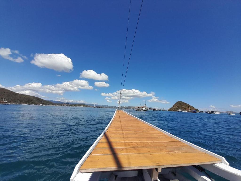 Komodoku One Love Homestay And Tour Labuan Bajo Exterior foto