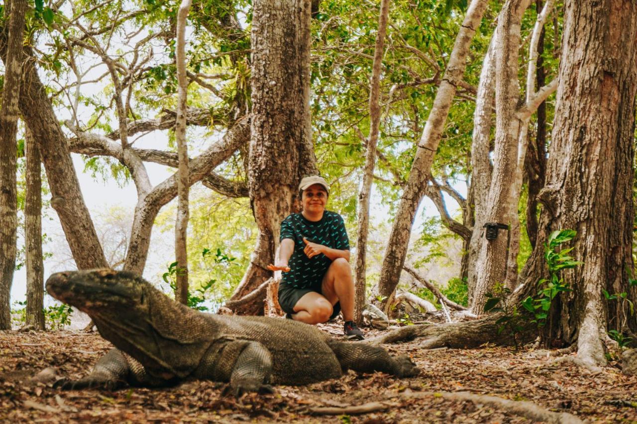 Komodoku One Love Homestay And Tour Labuan Bajo Exterior foto
