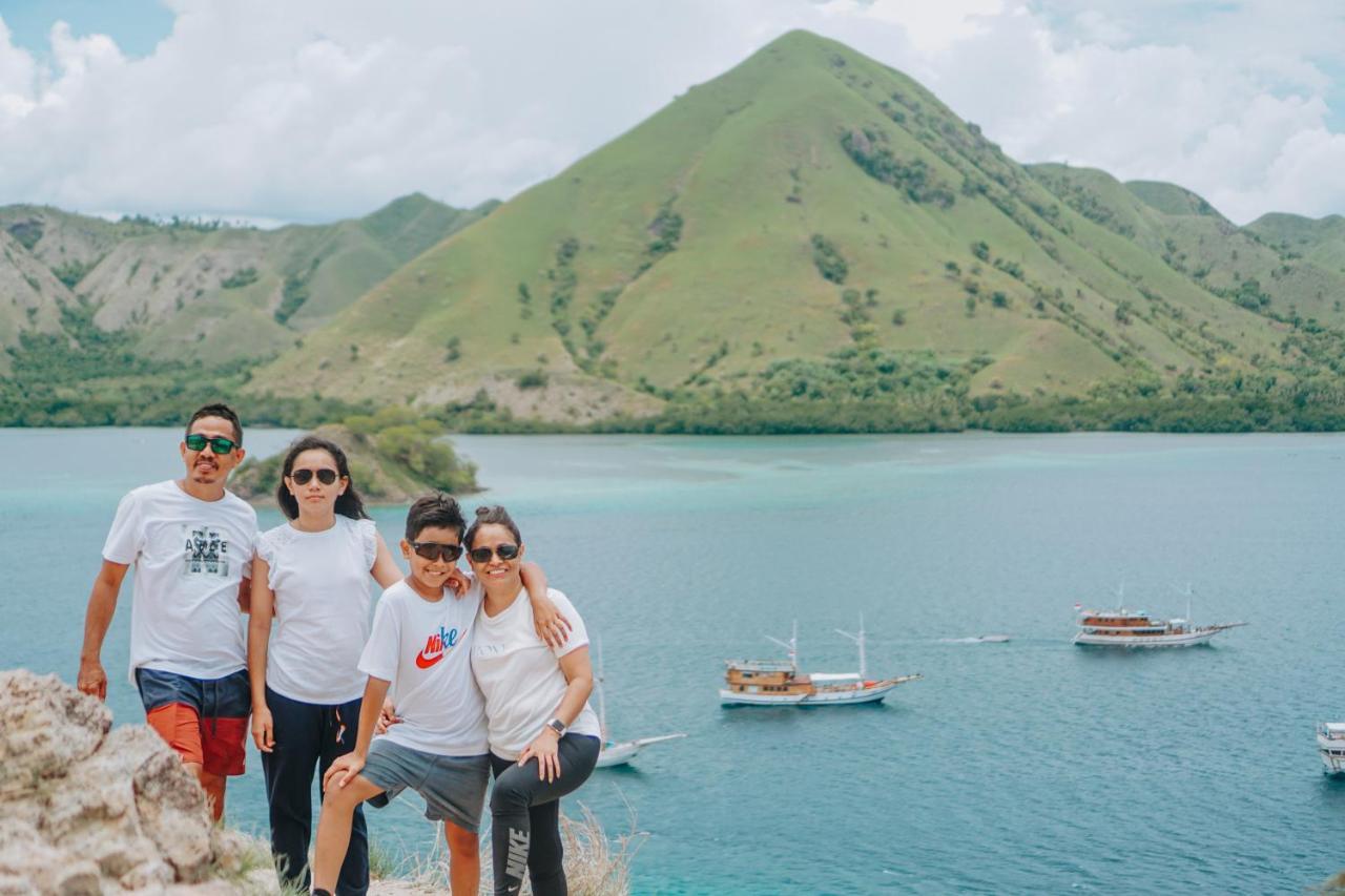 Komodoku One Love Homestay And Tour Labuan Bajo Exterior foto