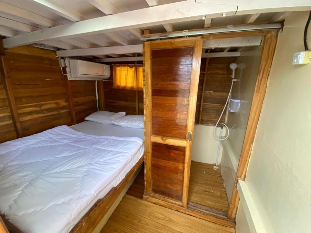 Komodoku One Love Homestay And Tour Labuan Bajo Exterior foto