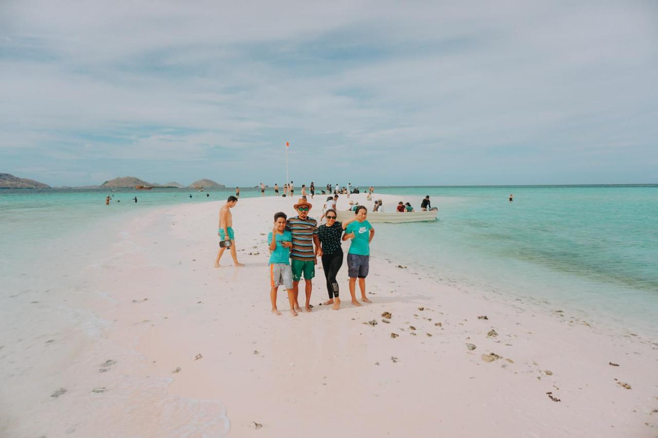 Komodoku One Love Homestay And Tour Labuan Bajo Exterior foto
