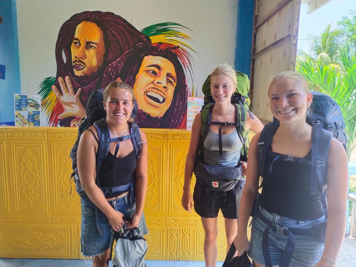 Komodoku One Love Homestay And Tour Labuan Bajo Exterior foto