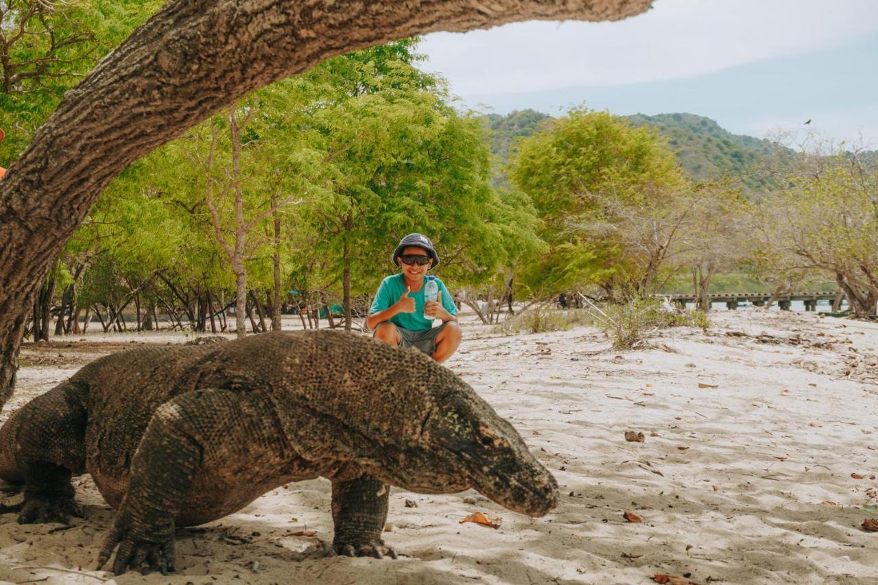 Komodoku One Love Homestay And Tour Labuan Bajo Exterior foto