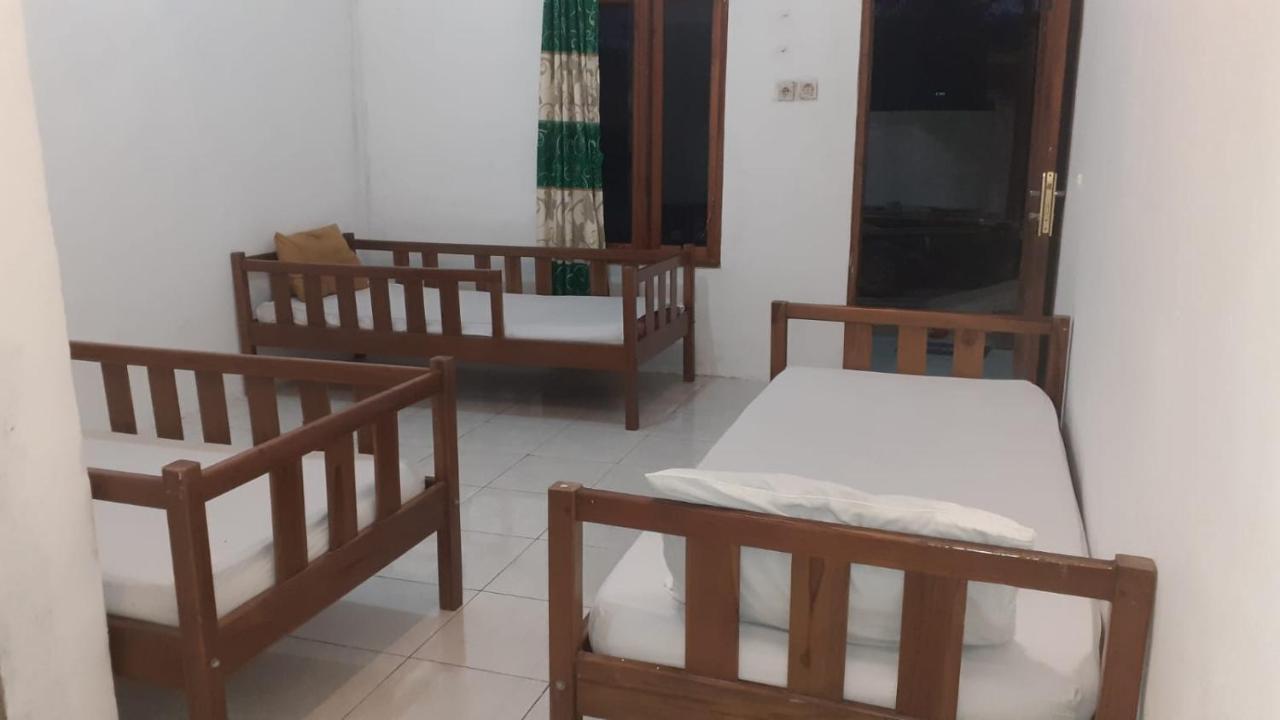 Komodoku One Love Homestay And Tour Labuan Bajo Exterior foto