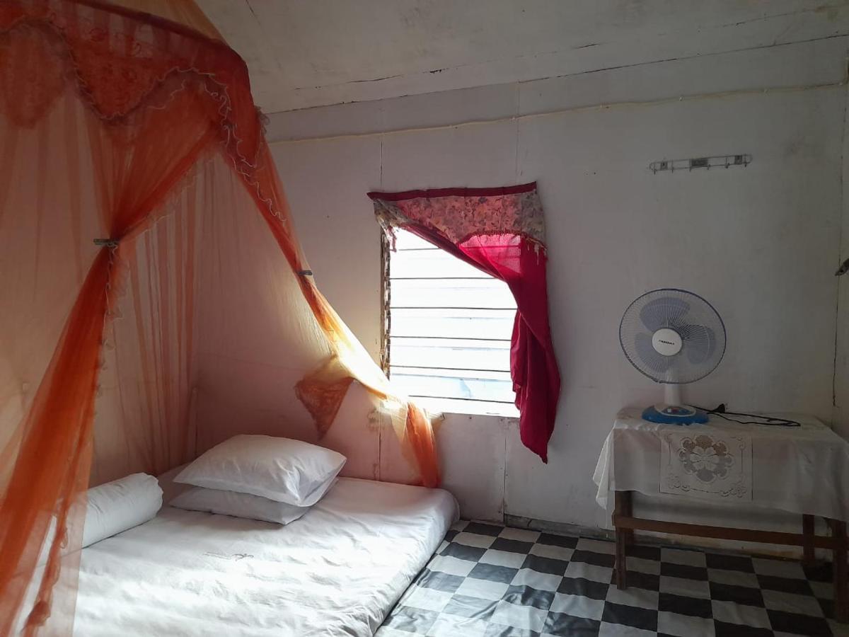 Komodoku One Love Homestay And Tour Labuan Bajo Exterior foto